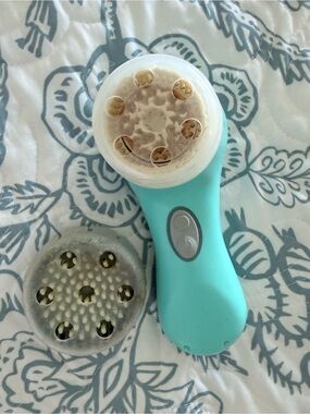 Clarisonic Mia 2 Sonic Skin Cleansing Set, Turquoise Blue + Charger + 2 brushes